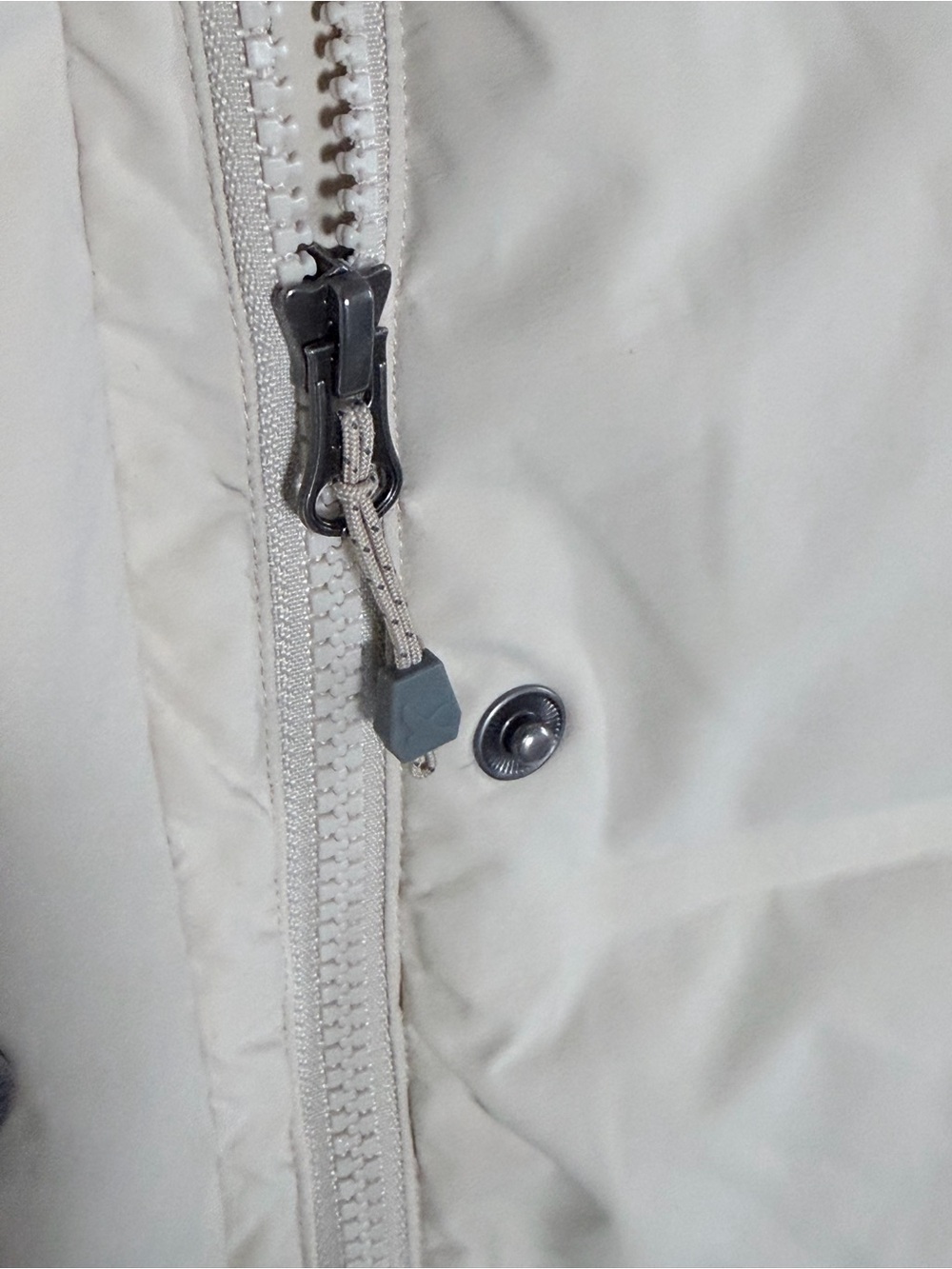 Eddie Bauer Women's Light Cream Quilted Hooded Down Vest S - Picture 6 of 13